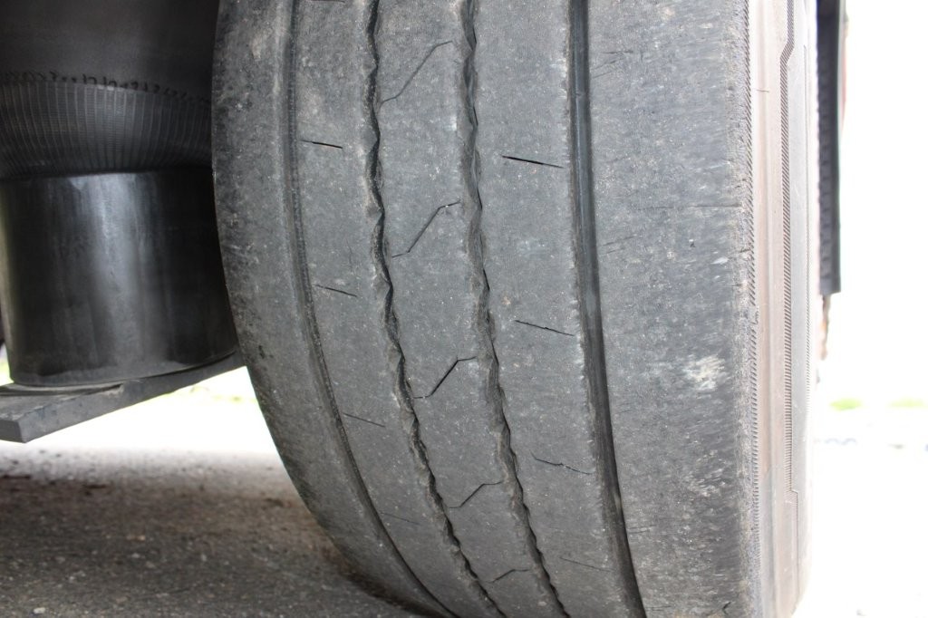 Schmitz Cargobull SCB*S3T VARIOS, ZVEDACÍ NÁPRAVA